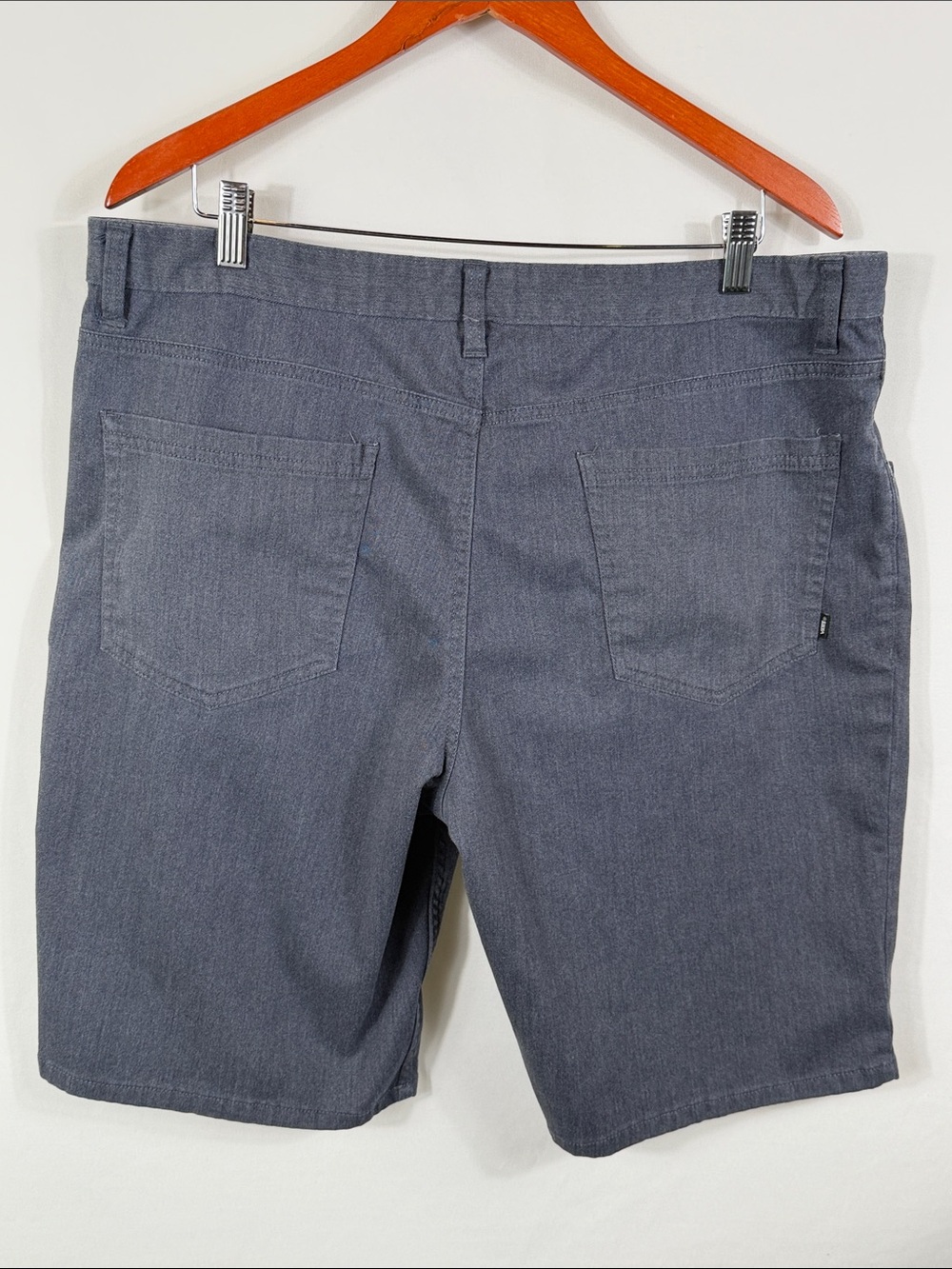Vans Men's Charcoal Flat-Front Shorts. Size 38 Waist. Inseam 10 inches - Picture 5 of 8
